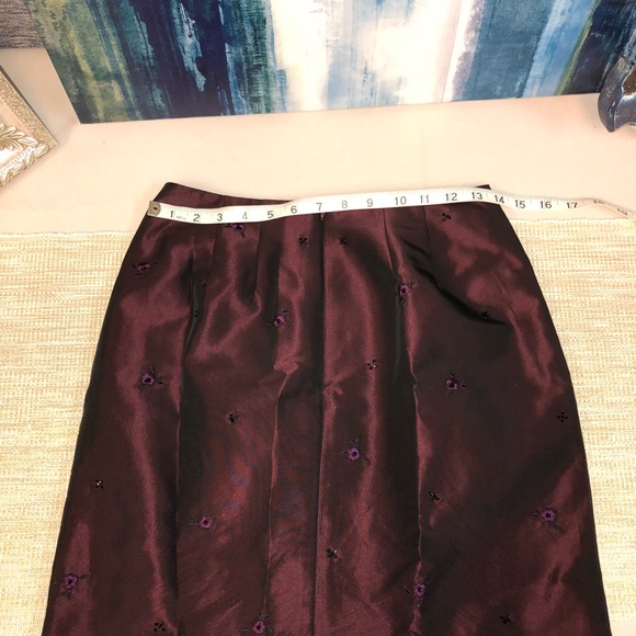 Size 2 Ann Taylor Elegant Pencil Skirt - Picture 6 of 8